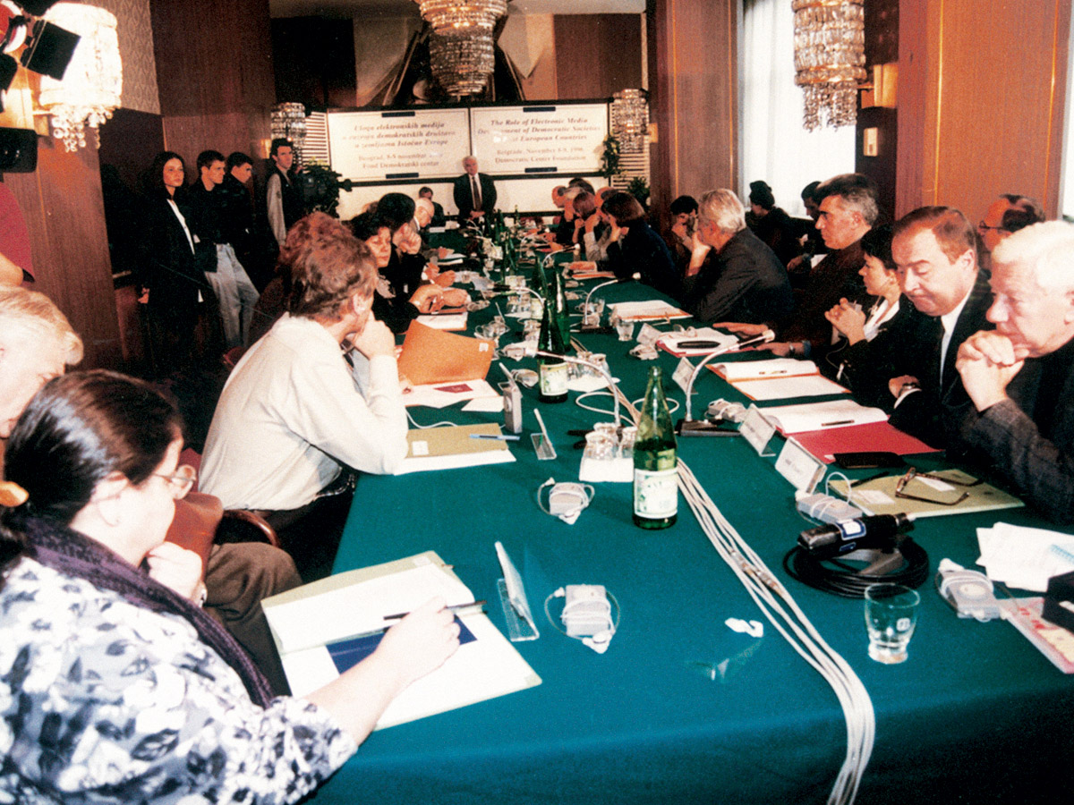 Uloga elektronskih medija u razvoju demokratije u istočnoj Evropi (1997)